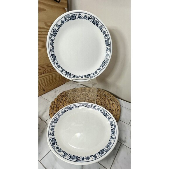 Corning Corelle 10.25" Blue Onion Pattern Vintage Dinner Plates, Set of 2 - Picture 1 of 8